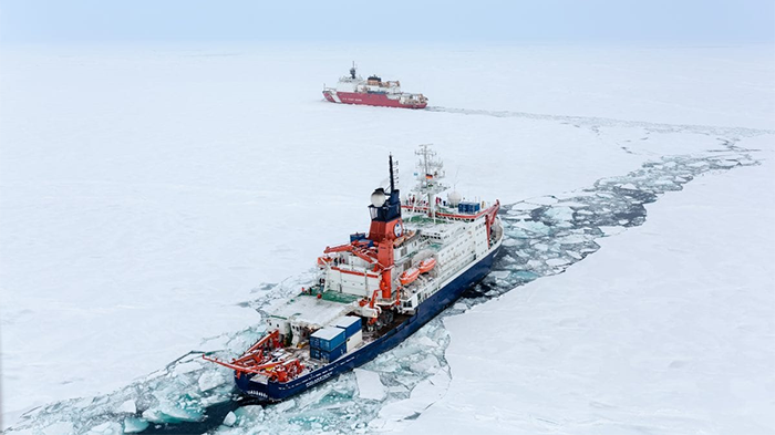 Från isbrytare spårade forskarna näringsämnen i Arktiska havet. Foto Stefan Hendricks, Alfred Wegener Institute. 
