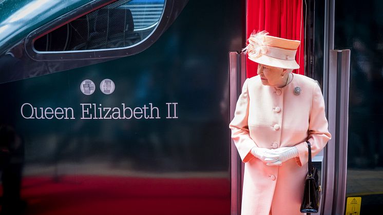 HM The Queen names new Hitachi Intercity Express Train “Queen Elizabeth II” 