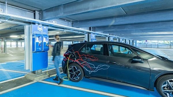 E-Mobilität: Stadtsparkasse München strukturiert Wachstumsfinanzierung für Ladeinfrastruktur-Betreiber ChargeOne