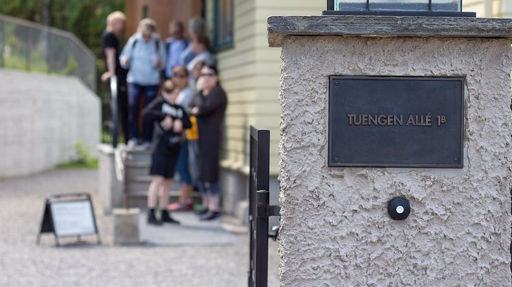 Dronning Sonjas barndomshjem sto opprinnelig i Tuengen allé på Vinderen i Oslo, før det ble flyttet til friluftsmuseet Maihaugen på Lillehammer