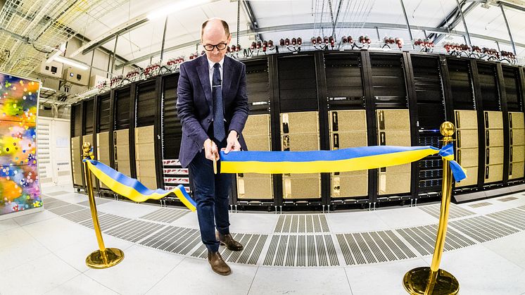 Sveriges snabbaste superdator för AI och maskininlärning – Berzelius – invigs av Jan-Ingvar Jönsson, rektor för Linköpings universitet.