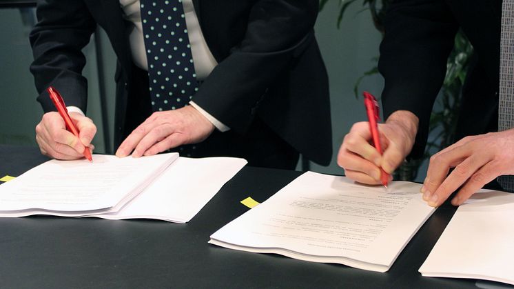 Kontrakten der vidner om, at Forenede Service skal holde DTU rent de næste tre år underskrives