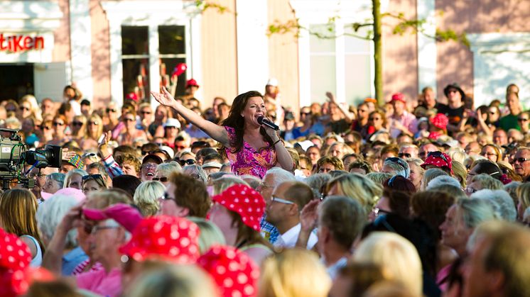 Lotta Engberg längtar till sommarens allsång