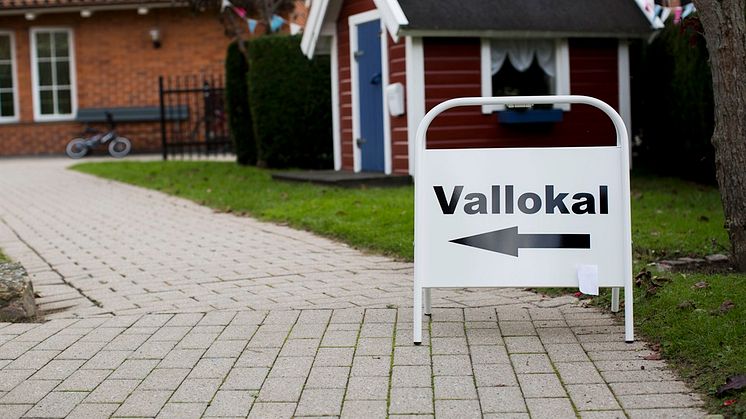 Tydliga och välplacerade skyltar som visar vägen till röstningslokalen saknades på många håll. Foto: Mathilda Ahlberg/Scandinav bildbyrå