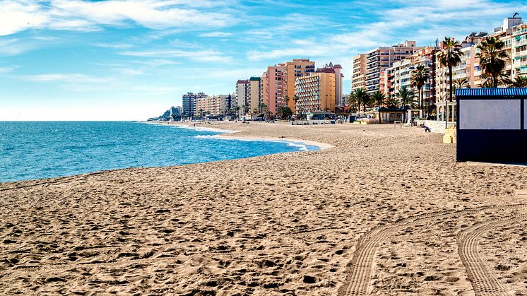 Stranden i Fuengirola, en av de mest populära svenskorterna längs spanska solkusten.