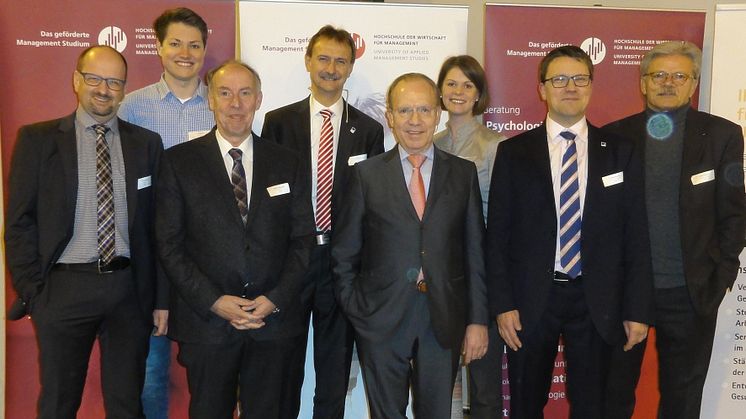 (v.li.). Dr. Jochen Hauck, Tim Quicken, Prof. Dr. Michael Nagy, Michael Kundel, Florian Gerster, Mailin Bode, Siegfried Neumann, Werner Sigmund. Foto: Franz Motzko