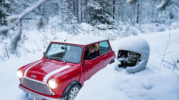 MINI yllätti: Rauno Aaltonen pääsi joulun alla taas ajamisen makuun