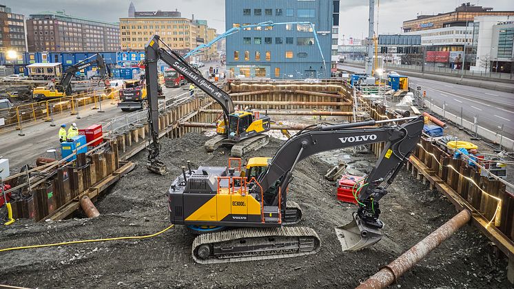 Volvo CE:s stora 30-tons nätanslutna grävmaskin ingick i Electric Worksite-testerna. Foto: NCC, Joakim Kröger