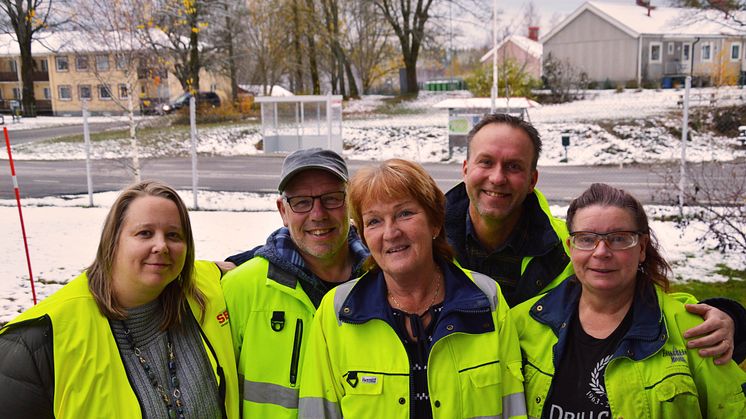 Glada pristagare. Zinkgruvan Minings Hälsa- och fritidsgrupp får Svemins arbetsmiljöpris 2016 för sina engagerande insatser för ett friskare Zinkgruvan. Foto: Zinkgruvan Mining.
