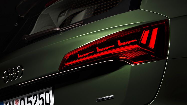 Audi först med att lansera digital OLED-bakljus. Här i Audi Q5.