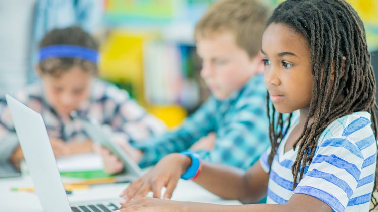 ﻿Stärk barns digitala kunskaper - ett steg för en mer jämställd IT-bransch
