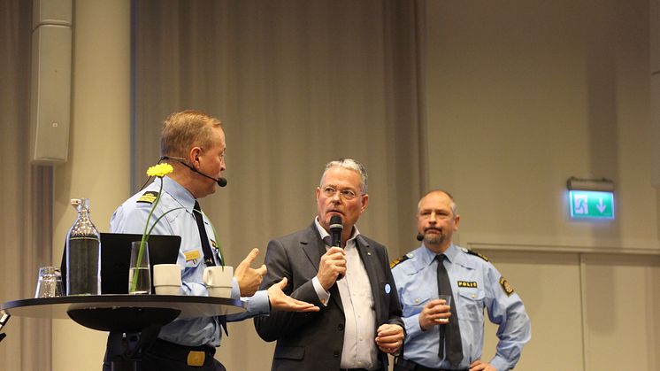 Polischeferna Andy Roberts och Erik Jansåker, samt HSB Malmös vd Michael Carlsson, pratade om vikten av samverkan för trygga samhällen och lyfte initiativet BID Sofielund, där HSB Malmö är delaktig i.