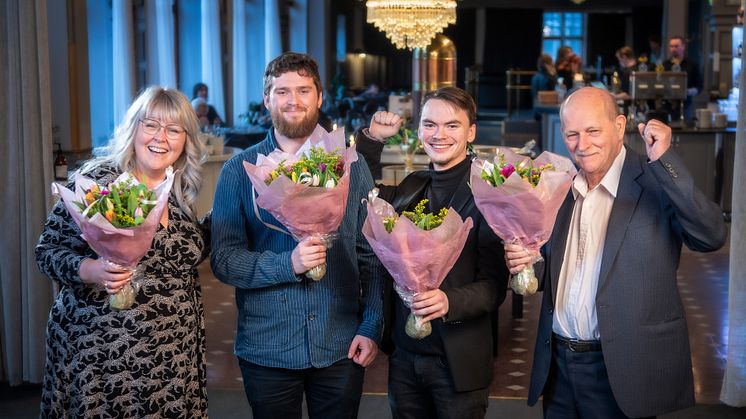 Årets vinnare i tävlingen jagharenidé.nu. Från vänster: Anna Nilsson, Aron Gröning, Jacob Grape och Bo Andersson. 