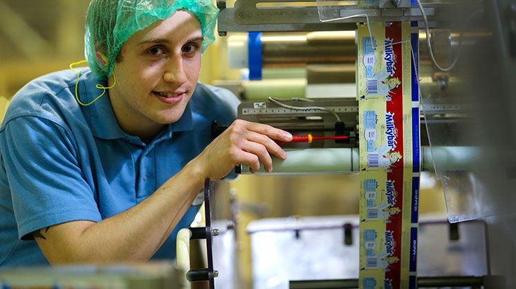 Nestlé vill få fler företag att anställa ungdomar 