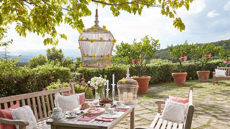 Welcome to the summer garden! Fantastic flowers and fresh fruit à la Villeroy & Boch	
