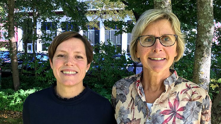 Jessica Ekberg och Monika Lång, Råtorpsskolan respektive Södra Råtorps skola, får årets Helgepris.