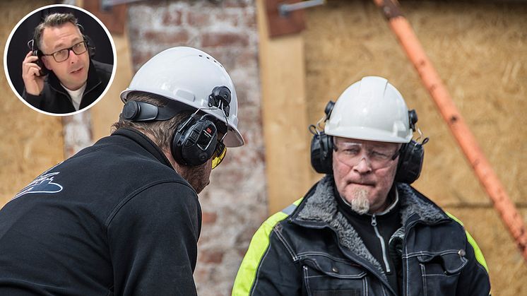 Med rätt hörselskydd ska du inte behöva lyfta på hörselkåpan för att prata med kollegan.