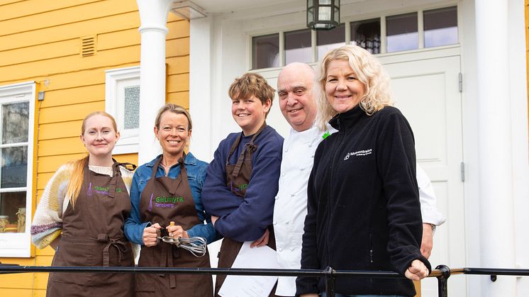 Fra venstre: Ida Christoffersen, Bente Bugge-Erlingsen, Eirik Ødegaard Ingebrigtsen, John Tore Frydenlund (kokk) og Rebekka Trevland (Matsentralen)