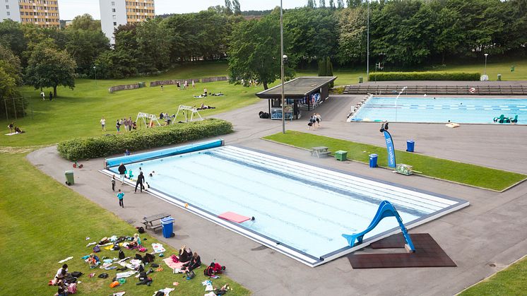 Centralbadet i Norrköping. Sommar sol och bad