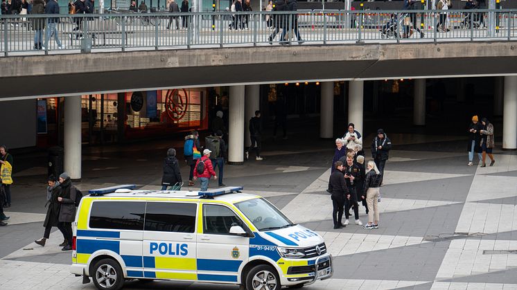 Säkerhetspolisen har höjt terrorhotnivån i Sverige från en trea till en fyra på en femgradig skala. Höjd terrorhotnivå – Så påverkas arbetsplatsen. FOTO: Dreamstime