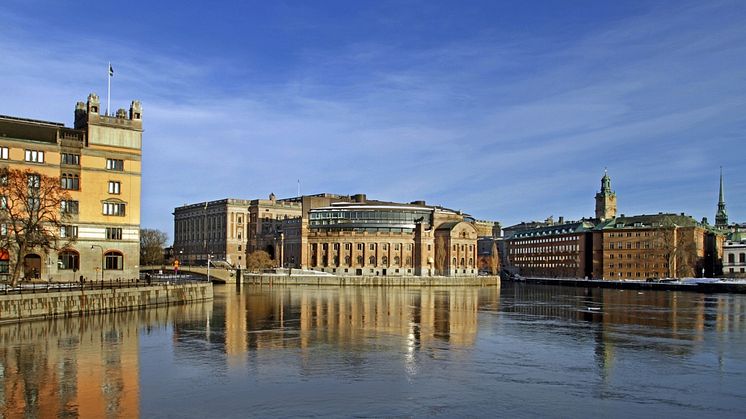 1504689-stockholm-and-the-riksdag-building_mostphotos_1210x807 (1)