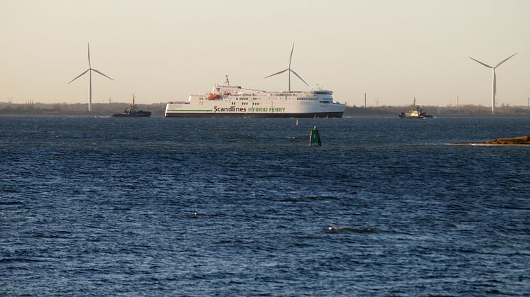 M/F Copenhagen sejler ud fra Fayard i Munkebro den 28. november 2016