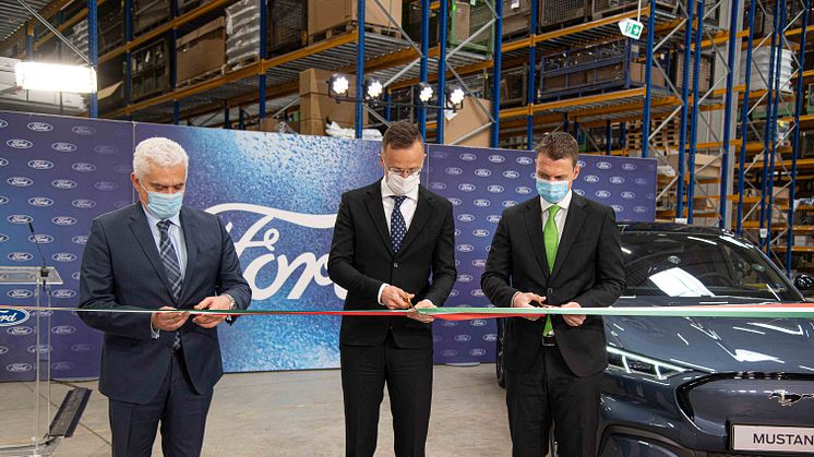 Yiannis Tavanidis, Péter Szijjartó and Tamás Menczer officially opening the Regional Parts Center