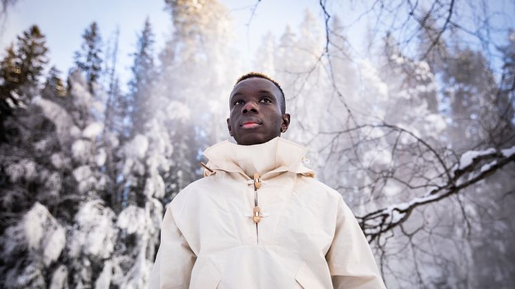 Denne Bergans-anorakken er laget i Spinnovas cellulosebaserte materiale som bruker trær som råmateriale og null skadelige kjemikalier. Foto: Bergans of Norway / Ihne Pedersen