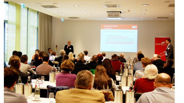 Der Workshop vermittelt werkvertragliche und bauordnungsrechtliche Grundlagen und befasst sich mit Haftungsfragen der Fachbauleitung im Brandschutz. Foto: FeuerTRUTZ