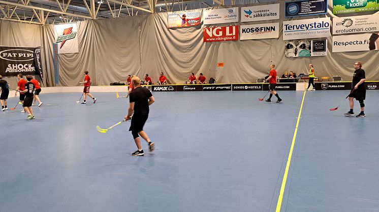 1. kansallinen BNI Fianland salibandyturnaus pelattiin Tampereen Spiral-hallissa 18.3.2023
