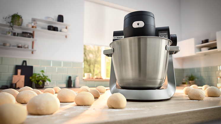Ny Serie 6 køkkenmaskine fra Bosch:  Smarte sensorer tager bagningen til et nyt niveau