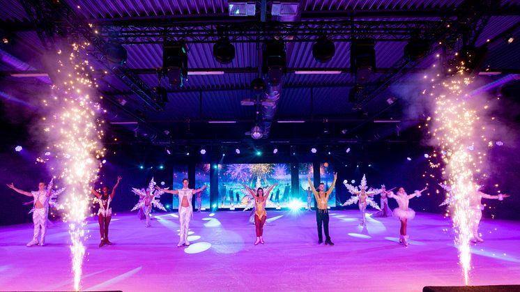 HOLIDAY ON ICE feiert Saisoneröffnung: spektakuläre Cast-Performances und leidenschaftliche Starkür von Sarah Lombardi