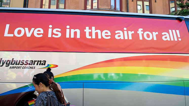 Love is in the air for all - Flygbussarna på Stockholm Pride