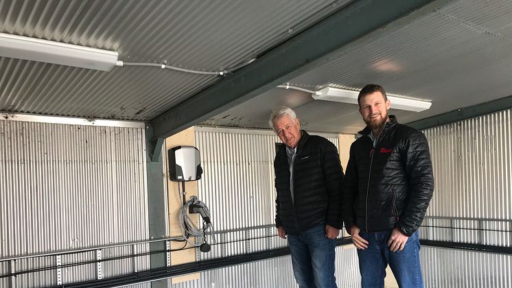 Jan Grimmefält, ordförande i Samfällighetsföreningen Bolet och Patrick Antonsson, teknikchef på Elinväst AB