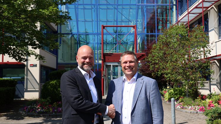 Thomas Roberts, leder for profesjonelle og kommersielle utskriftsløsninger i Canon Norge og Kjetil Sjøeng, daglig leder i Merkur Grafisk er fornøyd med nytt samarbeid.