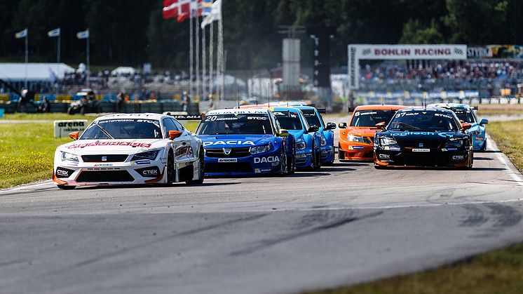 Starten i det första STCC-heatet på Karlskoga