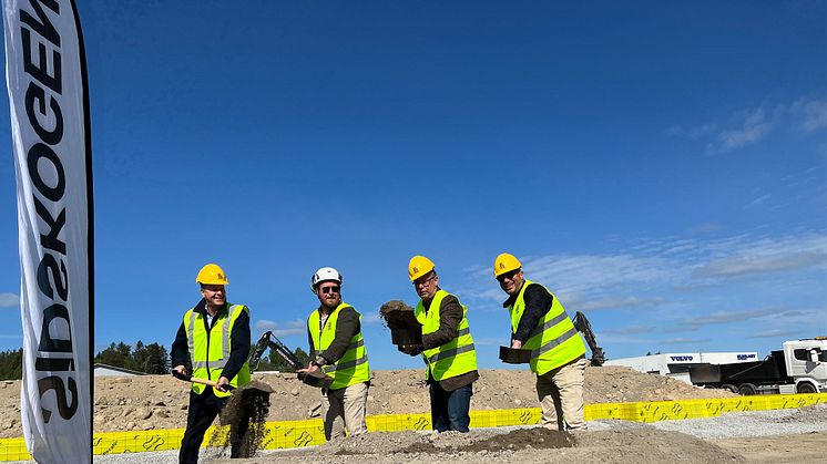 Under tisdagen togs det första spadtaget för DB Schenkers nya terminal i Hudiksvall. Anläggningen blir toppmodern med bland annat automatiserad paketbana och automatisk vägning samt mätning av gods.
