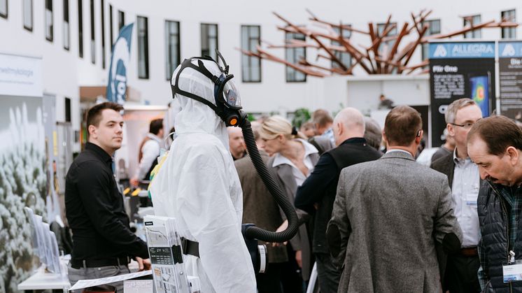 Die begleitende Fachschau gibt den Teilnehmern einen Überblick über aktuell relevante Aspekte der Diagnose, Sanierung und Vermeidung von Schimmelpilzbelastungen in Gebäuden. Foto: B+B BAUEN IM BESTAND/L. Papierak 