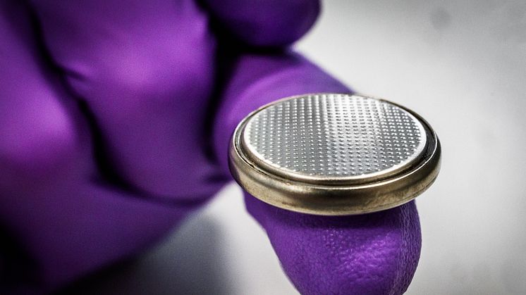 Batteriet som forskarna utvecklat är litet men tekniken går att skala upp. Foto: Thor Balkhed