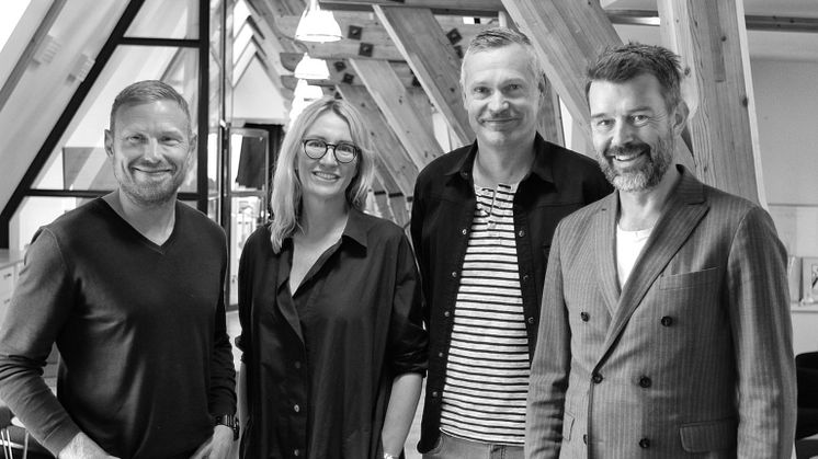 Arbetsgrupp på Momentum, från vänster: Daniel Wallin (Copy), Susanne Blomster (AD), Marcus Näslund (CD) och Anders Collin (Projektledare). 