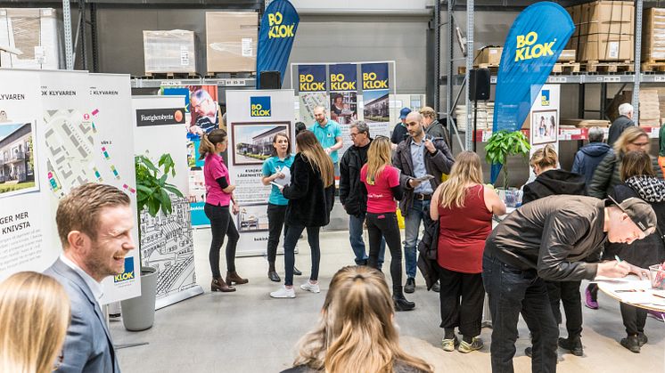 Säljstartsglada intressenter på IKEA Uppsala den 14 mars