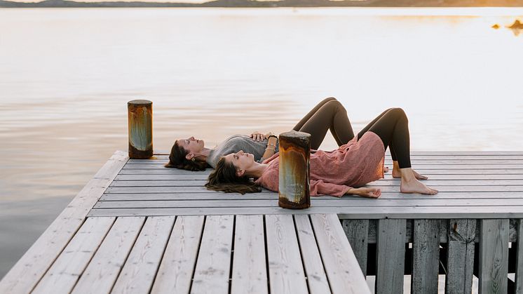 Yoga Nidra som teknik ligger helt rätt i tiden, då i princip alla kan utöva det. Yoga Nidra nämns oftare och oftare som verktyg och teknik för stresshantering och bättre sömn