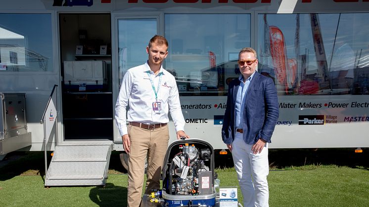 At Southampton Boat Show, Fischer Panda UK’s Marketing Director, Chris Fower, and Fairline’s Design and Engineering Director, Wayne Huntley