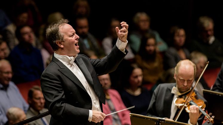 Chefdirigent Sakari Oramo och Kungliga Filharmonikerna. Foto: Jan-Olav Wedin
