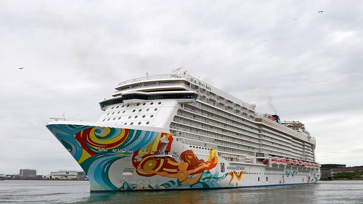 Ett annat Norwegianfartyg, Norwegian Getaway, i Göteborgs hamn under ett tidigare tillfälle 2017. Bild: Göteborgs Hamn AB.