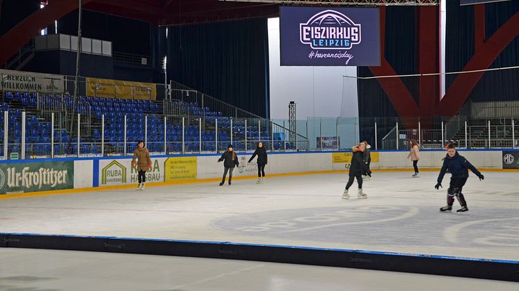 Schlittschuhläufer im Eiszirkus Leipzig - Foto: Theresa Wappes