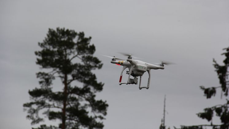 Sikkerhet ved bruk av droner bør prioriteres høyere mener Gjensidige. 