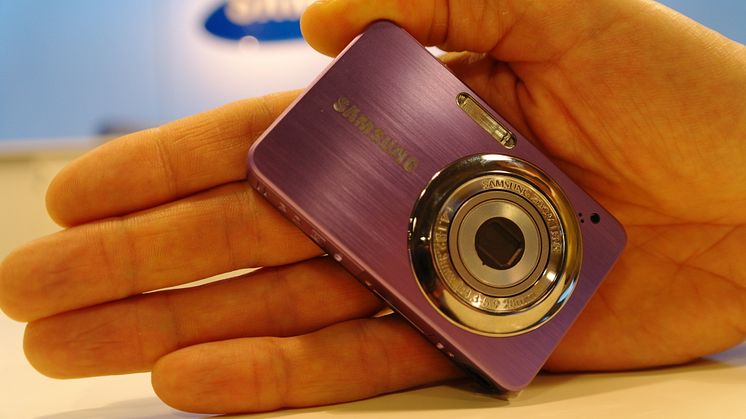 Samsungs minikamera mindre än ett kreditkort