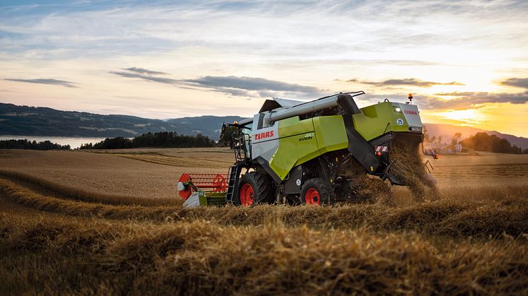 Three new five-walker combine harvesters in the EVION model series round out the lower end of the CLAAS combine harvester range.