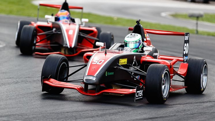 Dubbelt Finndrive och Koprivaara återtog ledningen i Formel Renault 1,6 
